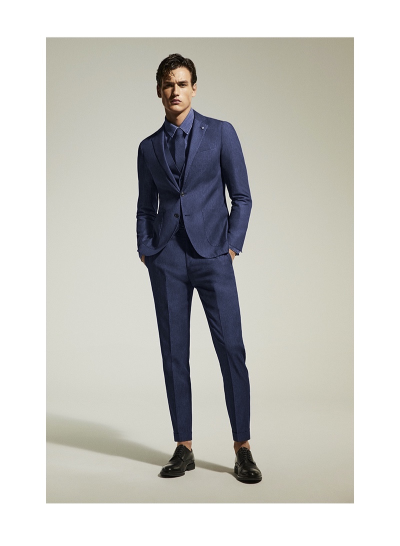 Dressed to the nines, Jegor Venned models a blue suit for Liu Jo Uomo's spring-summer 2020 campaign.
