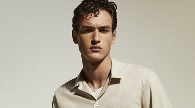 Jegor Models Chic Looks for Liu Jo Uomo Spring '20 Campaign Jegor Venned is a chic vision in a neutral-colored ensemble for Liu Jo Uomo's spring-summer 2020 campaign.