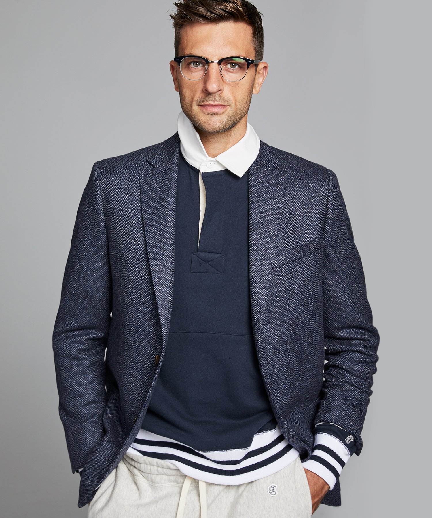 Sutton Lambswool/Cashmere Herringbone Sport Coat in Navy The Fashionisto