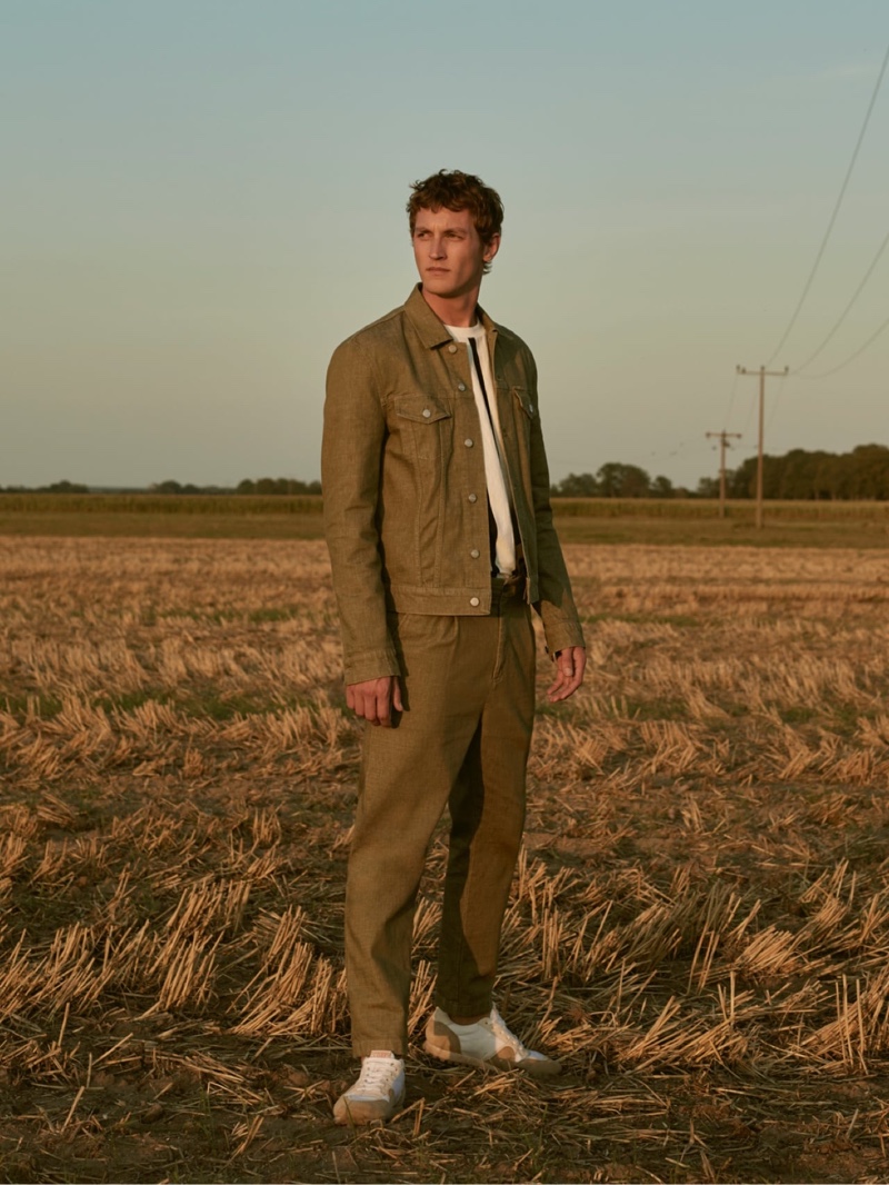 Taking to a field, Rutger Schoone appears in a striking image for Closed's spring-summer 2020 campaign.