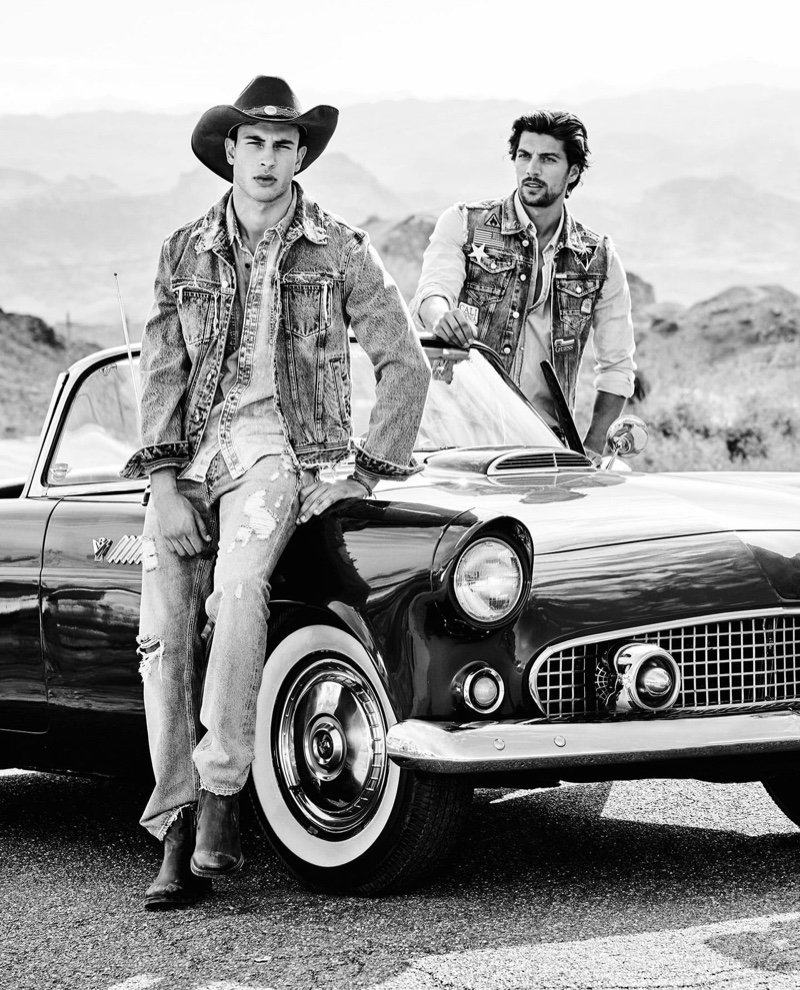 Mattia Narducci and Simone Susinna model denim for GUESS' spring-summer 2020 campaign. » Mojave: Mattia, Simone + More Star in GUESS Spring '20 Campaign Mattia Narducci and Simone Susinna model denim for GUESS' spring-summer 2020 campaign.