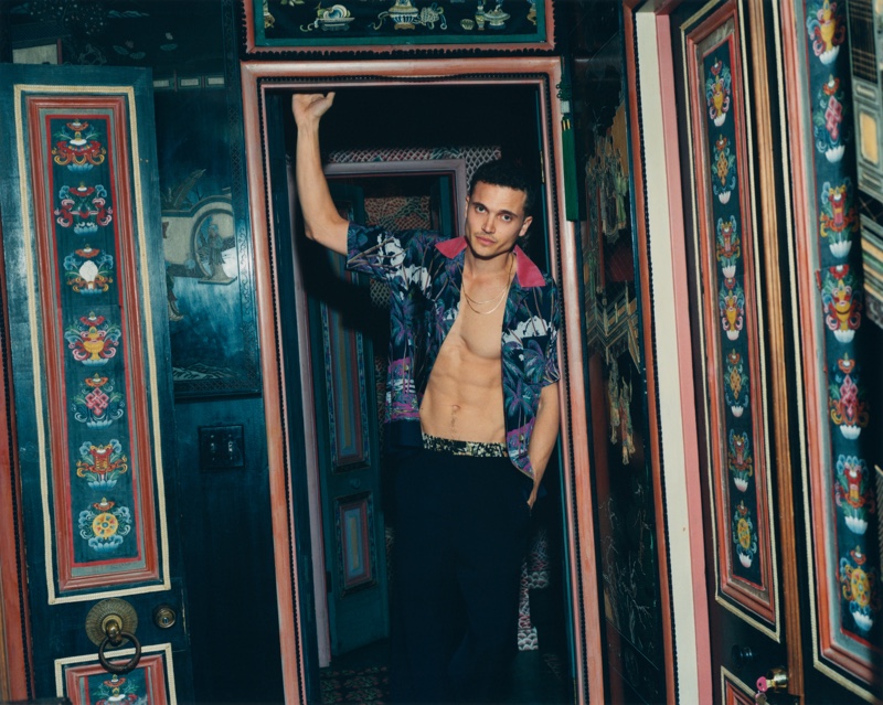 Posing in a charming room for Mr Porter, Karl Glusman dons a Sacai + Sun Surf camp-collar shirt with Dries Van Noten satin-trimmed trousers. » Karl Glusman Stars in Mr Porter Shoot, Talks Style & 'Devs' Posing in a charming room for Mr Porter, Karl Glusman dons a Sacai + Sun Surf camp-collar shirt with Dries Van Noten satin-trimmed trousers.