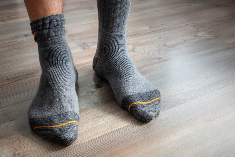 man in gray socks » 14 Different Types of Socks for Men: The Ultimate Guide man in gray socks