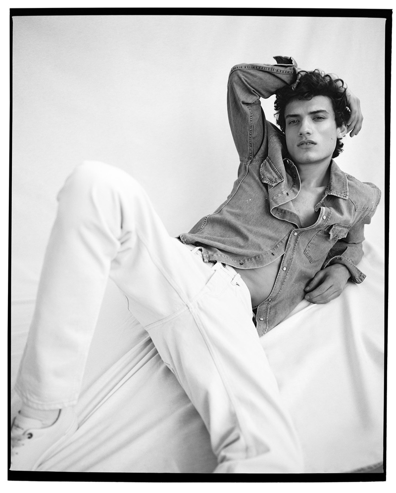 Doubling down on denim, Serge Rigvava inspires in white jeans by Pepe Jeans.