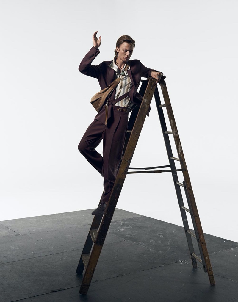 Stepping onto a ladder, Jonas Glöer stars in Zara's spring-summer 2020 campaign.