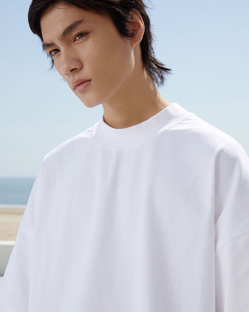 Kin Huang connects with COS to sport its new summer styles.