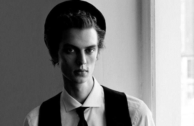 Leon Dons Sleek Style for L’Uomo Vogue Cover Shoot