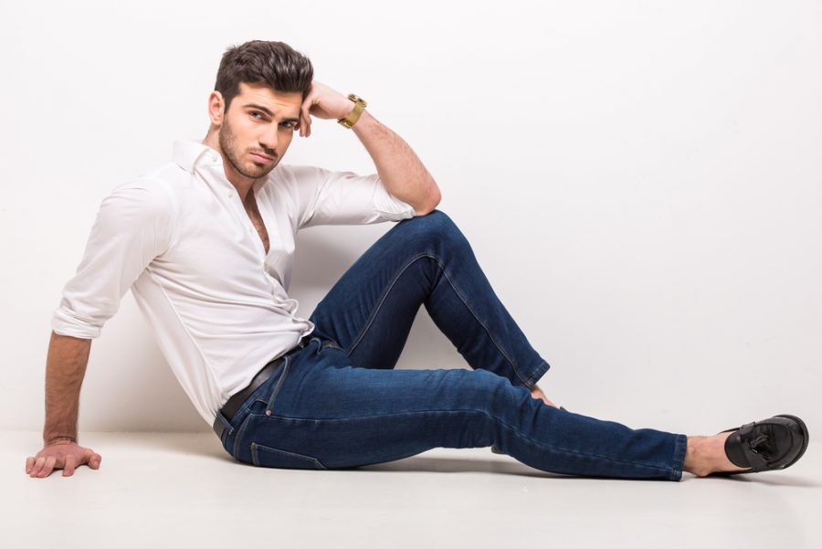 Man in Buttondown Shirt and Jeans » Best Outfits for a Casino Night for Men Man in Buttondown Shirt and Jeans