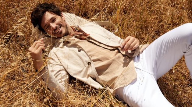 Andres Reunites with Peek & Cloppenburg for Spring '20 Campaign All smiles, Andres Velencoso stars in Peek & Cloppenburg's spring-summer 2020 campaign.
