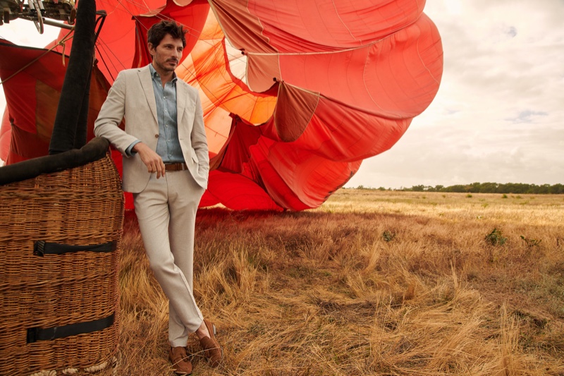 A sharp vision in a natural-colored linen suit, Andres Velencoso fronts Peek & Cloppenburg's spring-summer 2020 campaign.