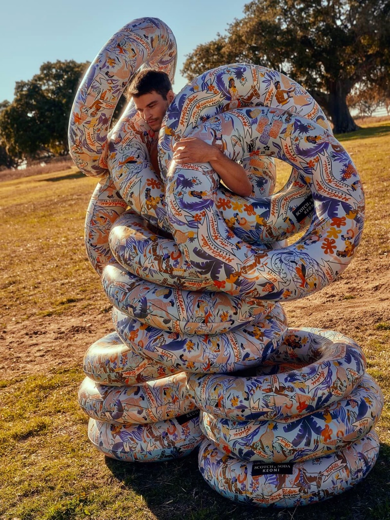 Front and center, Arran Sly embraces prints from Scotch & Soda's Keoni collection. » Scotch & Soda Takes Inspiration from Keoni for Summer Capsule Collection Front and center, Arran Sly embraces prints from Scotch & Soda's Keoni collection.