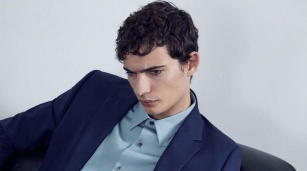 Piero Dons Essentials for Theory Campaign Donning a navy suit, Piero Mendez fronts Theory's new campaign.