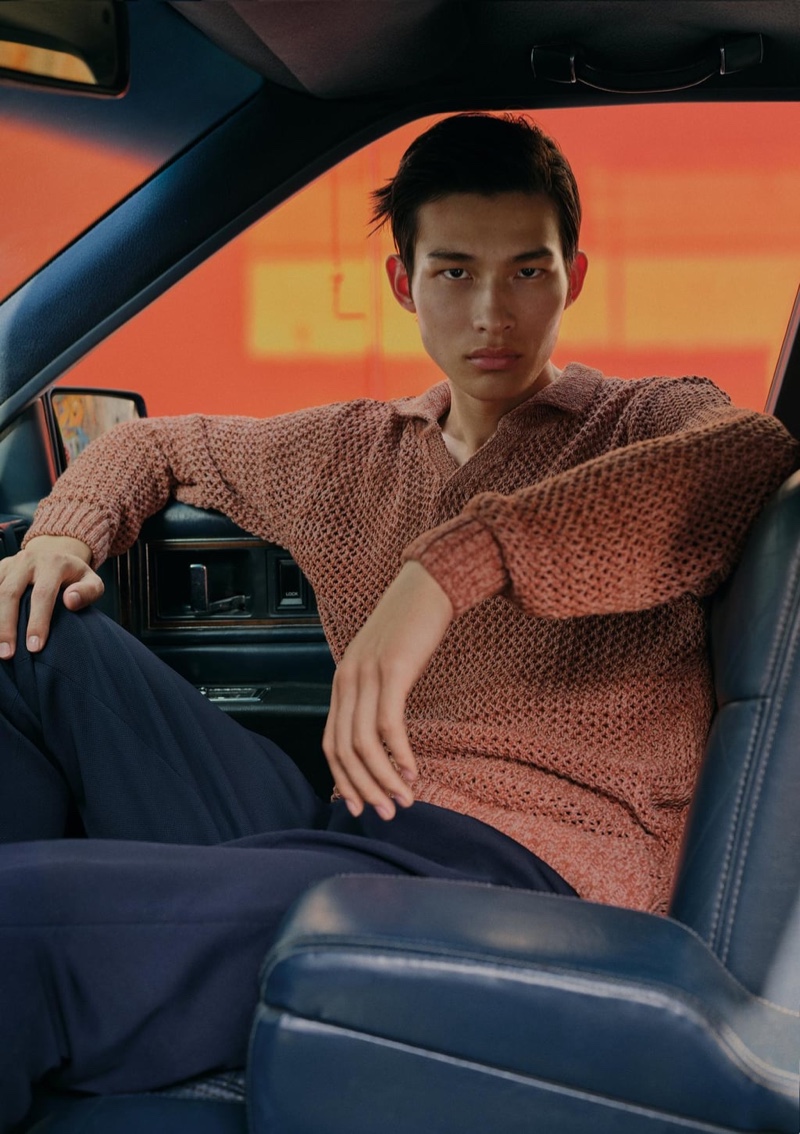 Huang Shixin dons a textured weave sweater with stretch knit pants from Zara.