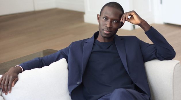 Armando Shares a Chic New York Minute with Mango Armando Cabral dons a textured slim fit blazer and suit pants from Mango's Coolmax collection.