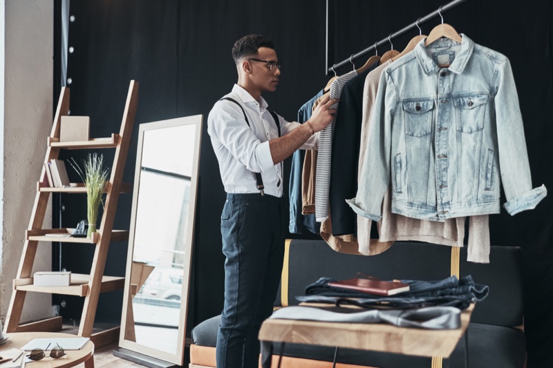 Black Male Stylist Showroom Clothes Rack