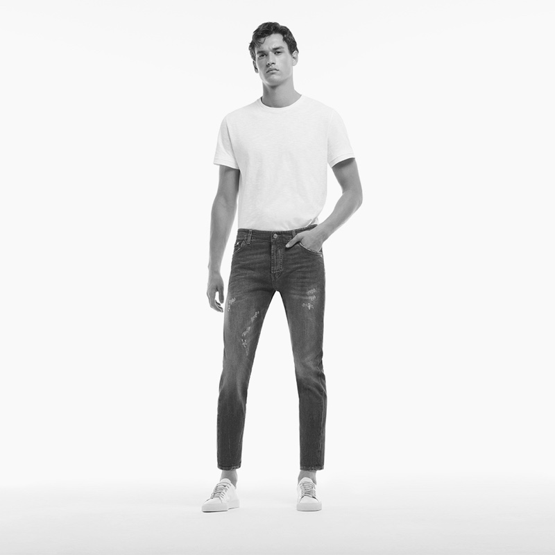 Taking to the photo studio, Jegor Venned wears Liu Jo Uomo's carrot-fit jeans.