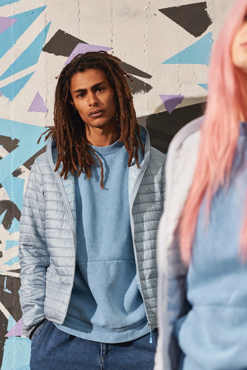 The athleisure trend is easily embraced with practical pieces from Save The Duck's spring-summer 2020 lineup, such as the brand's puffer jackets. » Save The Duck Delivers Ethical Summer Clothing The athleisure trend is easily embraced with practical pieces from Save The Duck's spring-summer 2020 lineup, such as the brand's puffer jackets.