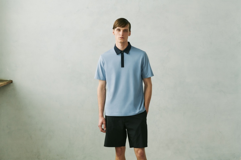 Model Joep van de Sande dons an AIRism jersey slim-fit polo shirt from the UNIQLO x Theory capsule collection.