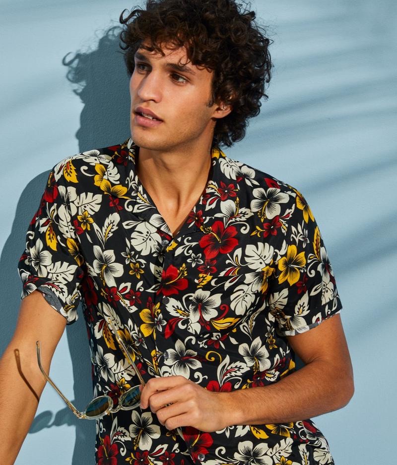 Front and center, Francisco Henriques rocks a Todd Snyder Aloha Hibiscus print camp collar short-sleeve shirt.