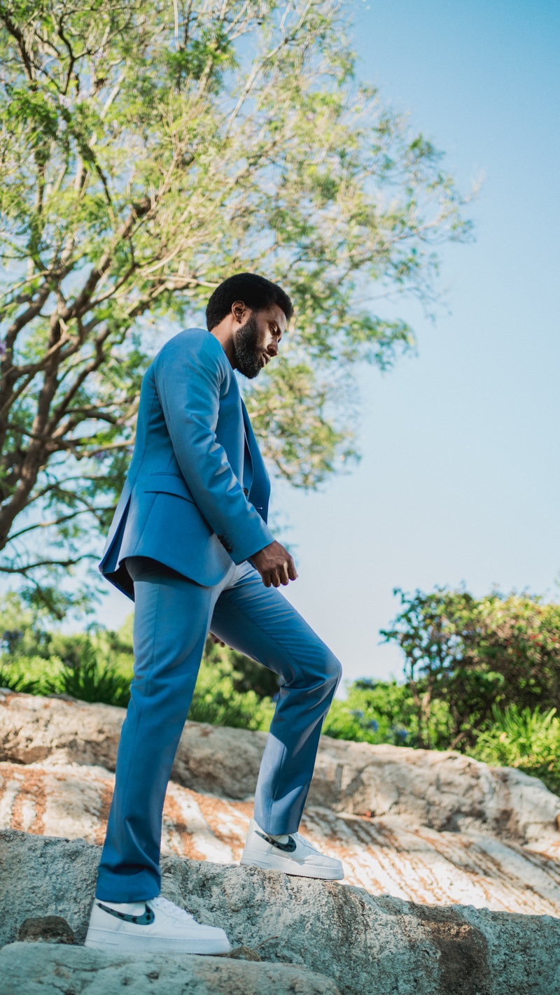 Sporting a sharp Paul Smith suit, John David Washington also wears a Save Khaki United t-shirt and Nike sneakers. » John David Washington Talks 'Tenet' & BLM with Mr Porter Sporting a sharp Paul Smith suit, John David Washington also wears a Save Khaki United t-shirt and Nike sneakers.