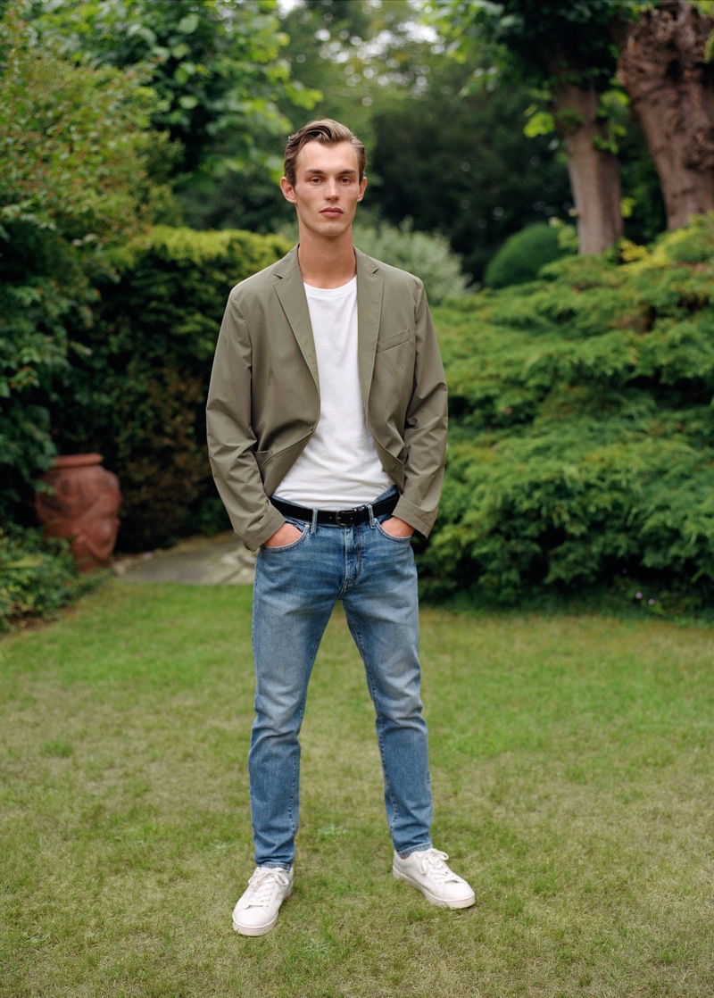 When the temperature rises, wear an unlined blazer with a T-shirt and jeans. » Are Jeans Business Casual Now? Decoding Office Style When the temperature rises, wear an unlined blazer with a T-shirt and jeans.