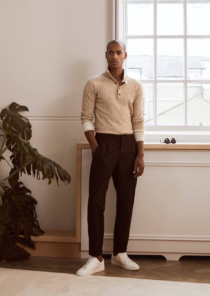 Front and center, Sacha M'Baye models Reiss' Aiden sweater, Tower trousers, and Luca sneakers. » Luxe Leisure: Sacha Dons Reiss Fall '20 Collection Front and center, Sacha M'Baye models Reiss' Aiden sweater, Tower trousers, and Luca sneakers.