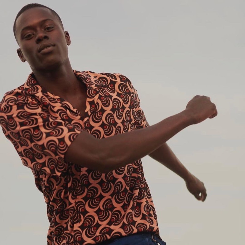 Making a graphic statement, Alpha Dia models a short-sleeve printed shirt from Scotch & Soda. » Alpha Explores Outdoors in Scotch & Soda Pre-Fall '20 Campaign Making a graphic statement, Alpha Dia models a short-sleeve printed shirt from Scotch & Soda.