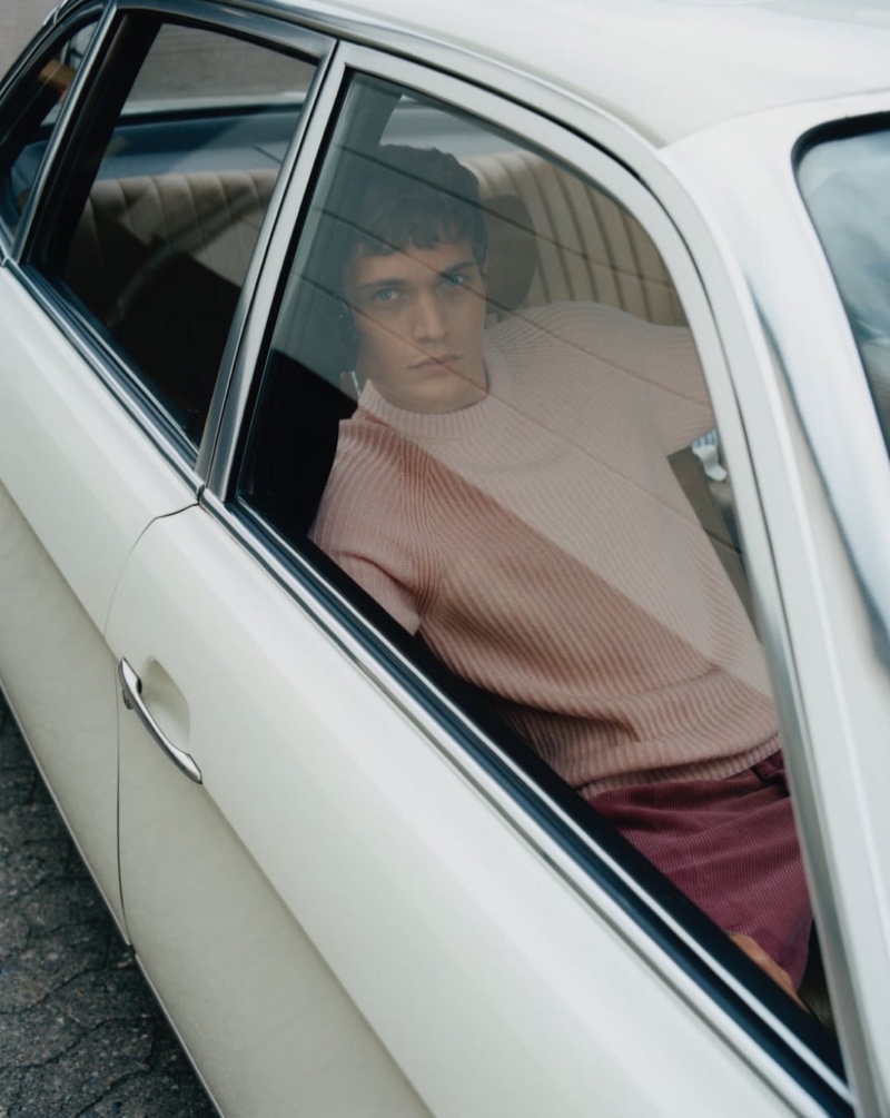 Embracing dusty hues, Julien Pernot makes an unusual color statement in Closed. » Mellow Drive: Closed Unveils Winter '20 Styles Embracing dusty hues, Julien Pernot makes an unusual color statement in Closed.