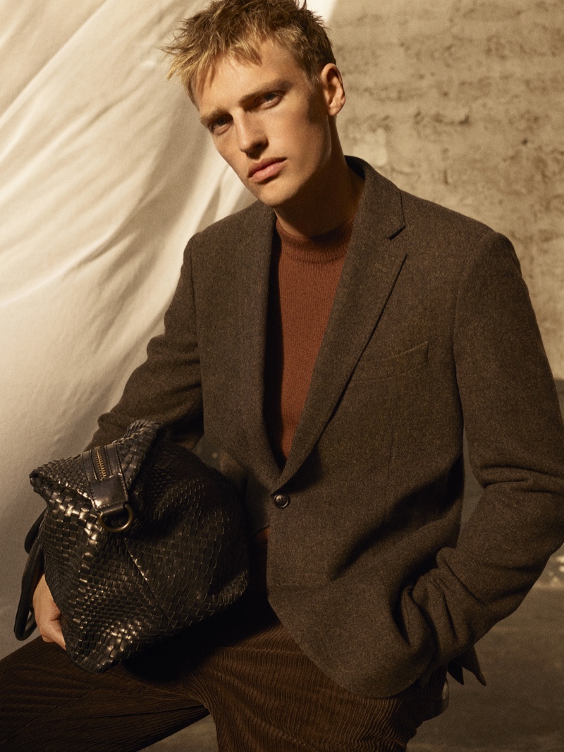 Victor Nylander sports fall tailoring from Massimo Dutti's fall-winter 2020 Limited Edition men's collection. He also takes hold of a fantastic textured leather bag.