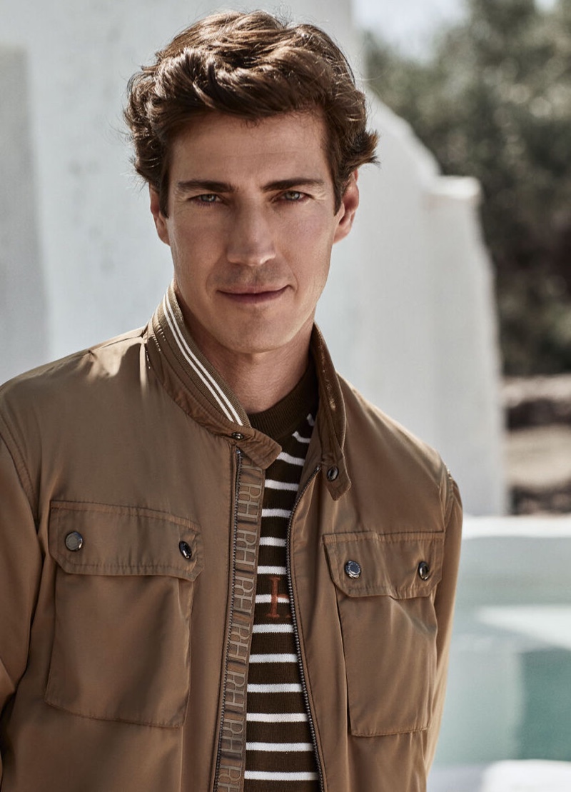 Going casual, Oriol Elcacho wears a four-pocket jacket with a striped pullover from Pedro del Hierro.