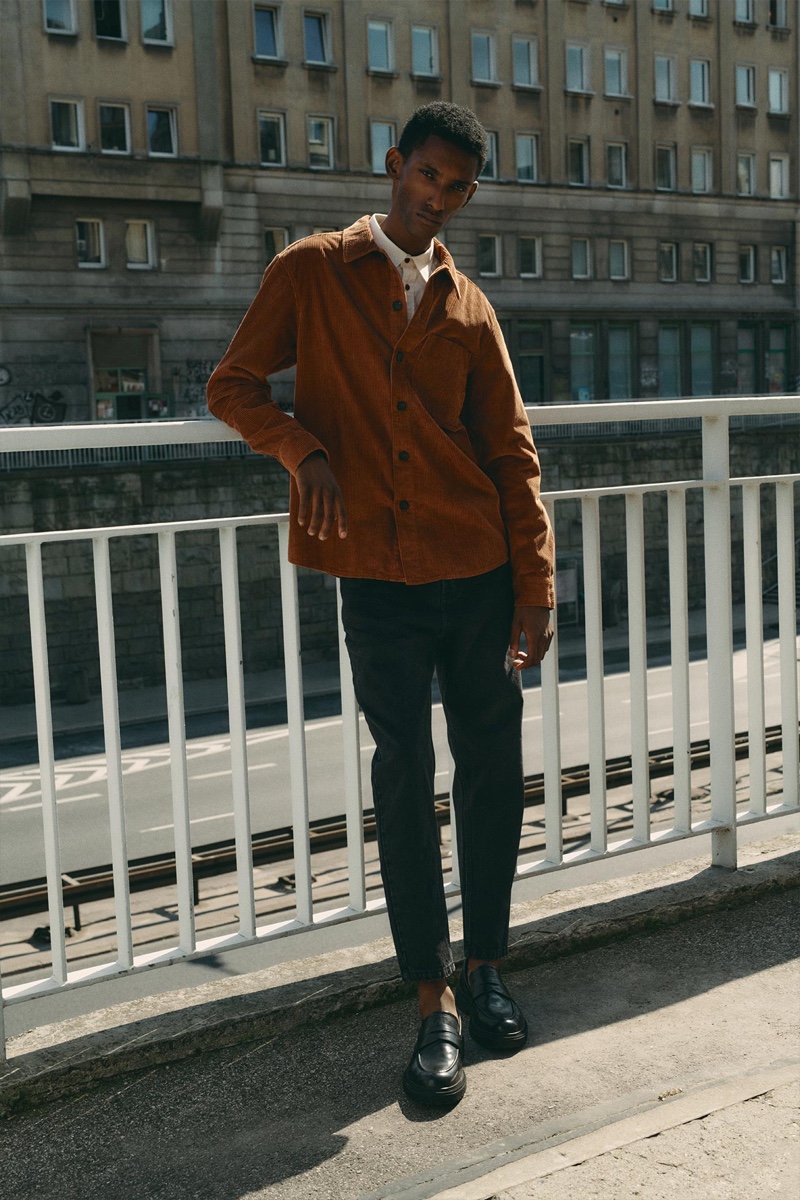 Sporting a corduroy overshirt and denim jeans, Myles Dominique embraces fall style from Reserved. » Myles Goes Casual in Reserved Fall '20 Denim Collection Sporting a corduroy overshirt and denim jeans, Myles Dominique embraces fall style from Reserved.
