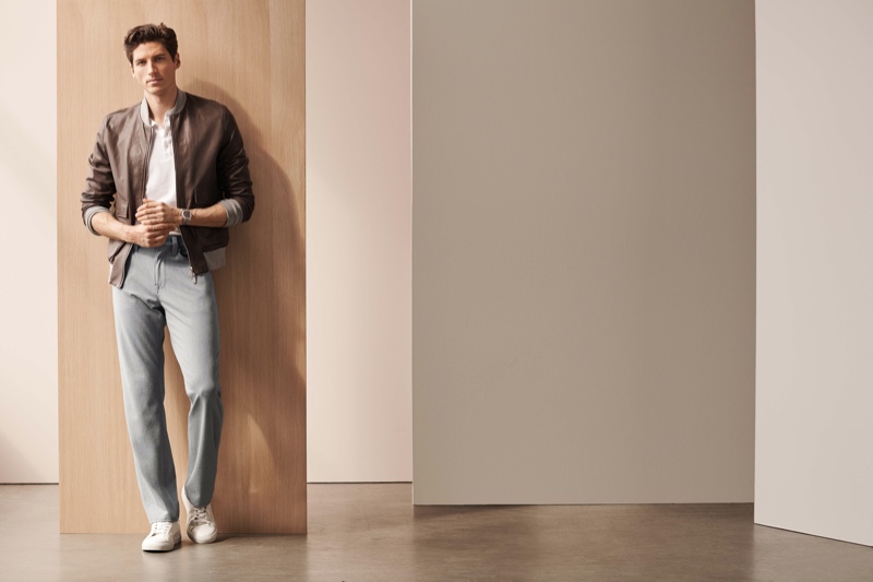 A smart vision, Ryan Kennedy models 34 Heritage's Charisma winter cashmere pants in grey. » Sam & Ryan Sport Versatile Pant Styles in 34 Heritage Fall '20 Collection A smart vision, Ryan Kennedy models 34 Heritage's Charisma winter cashmere pants in grey.