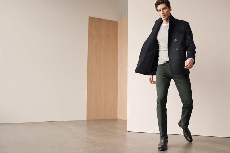 Starring in 34 Heritage's fall-winter 2020 lookbook, Ryan Kennedy wears the brand's Courage urban twill pants. » Sam & Ryan Sport Versatile Pant Styles in 34 Heritage Fall '20 Collection Starring in 34 Heritage's fall-winter 2020 lookbook, Ryan Kennedy wears the brand's Courage urban twill pants.