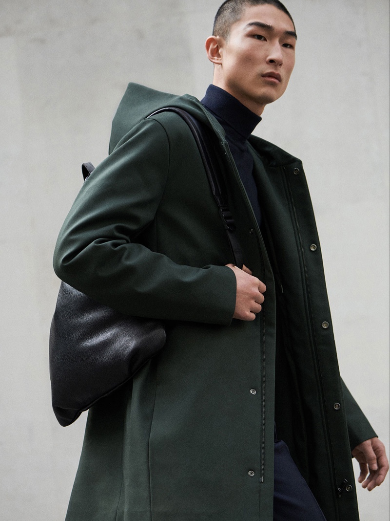 Sang Woo Kim is a chic fall vision in a padded parka from COS' fall-winter 2020 collection. He also sports a merino turtleneck sweater and accessorizes with a tote backpack.