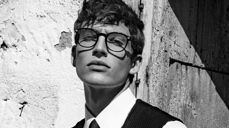 Donning smart glasses, Amerigo Valenti fronts Dolce & Gabbana's fall-winter 2020 eyewear campaign.