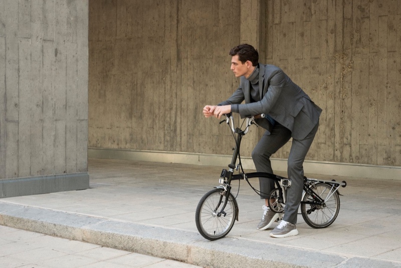 Roberto Verino enlists model Pau Ramis as one of its faces for fall-winter 2020. » Pau Suits Up in Sharp Fall Looks for Roberto Verino Roberto Verino enlists model Pau Ramis as one of its faces for fall-winter 2020.