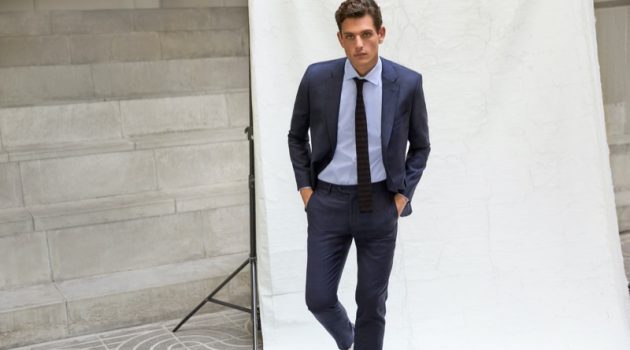 Pau Suits Up in Sharp Fall Looks for Roberto Verino Model Pau Ramis dons a sharply tailored suit from Roberto Verino's fall-winter 2020 menswear collection.