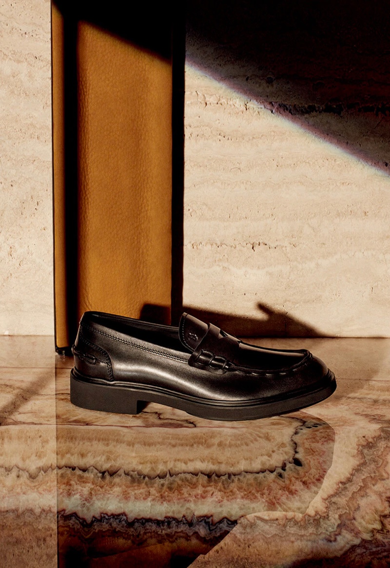 Tod's highlights its black leather Clint loafers as part of its fall-winter 2020 campaign. » Valentin Stars in Tod's Fall '20 Campaign Tod's highlights its black leather Clint loafers as part of its fall-winter 2020 campaign.