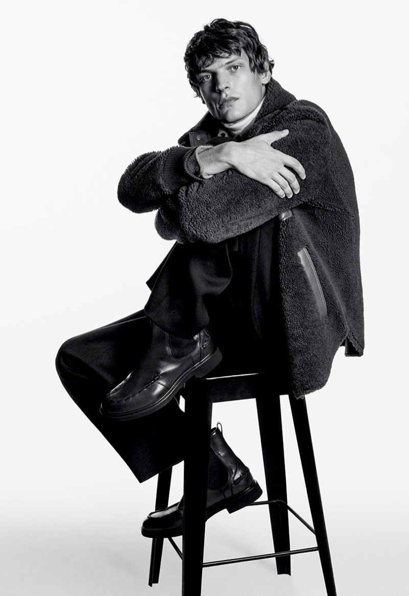 Valentin Caron sits for a portrait as the star of Tod's fall-winter 2020 men's campaign. He dons a pair of the brand's black leather ankle boots. » Valentin Stars in Tod's Fall '20 Campaign Valentin Caron sits for a portrait as the star of Tod's fall-winter 2020 men's campaign. He dons a pair of the brand's black leather ankle boots.
