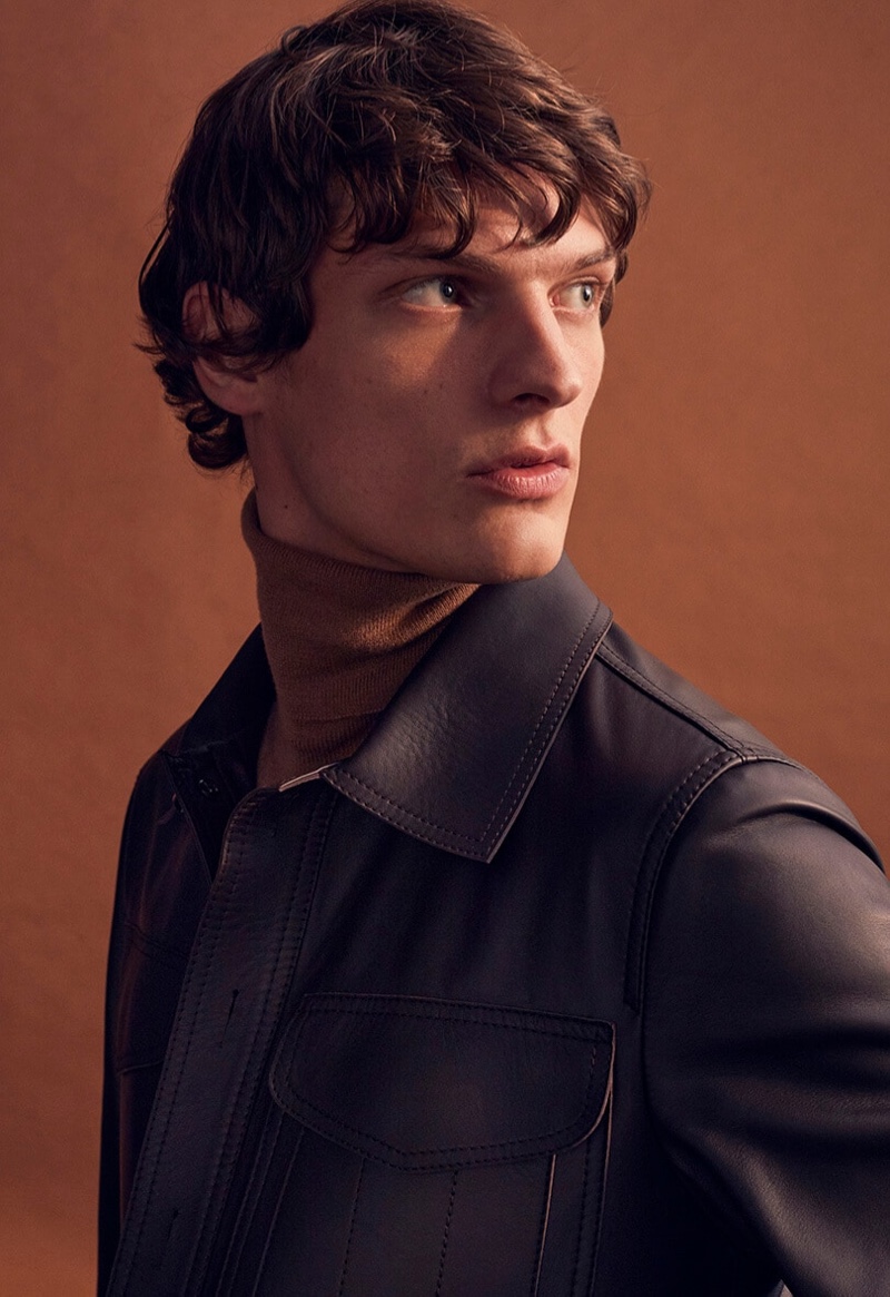 Behind the Scenes: Daniel Jackson photographs Valentin Caron for Tod's fall-winter 2020 campaign. » Valentin Stars in Tod's Fall '20 Campaign Behind the Scenes: Daniel Jackson photographs Valentin Caron for Tod's fall-winter 2020 campaign.