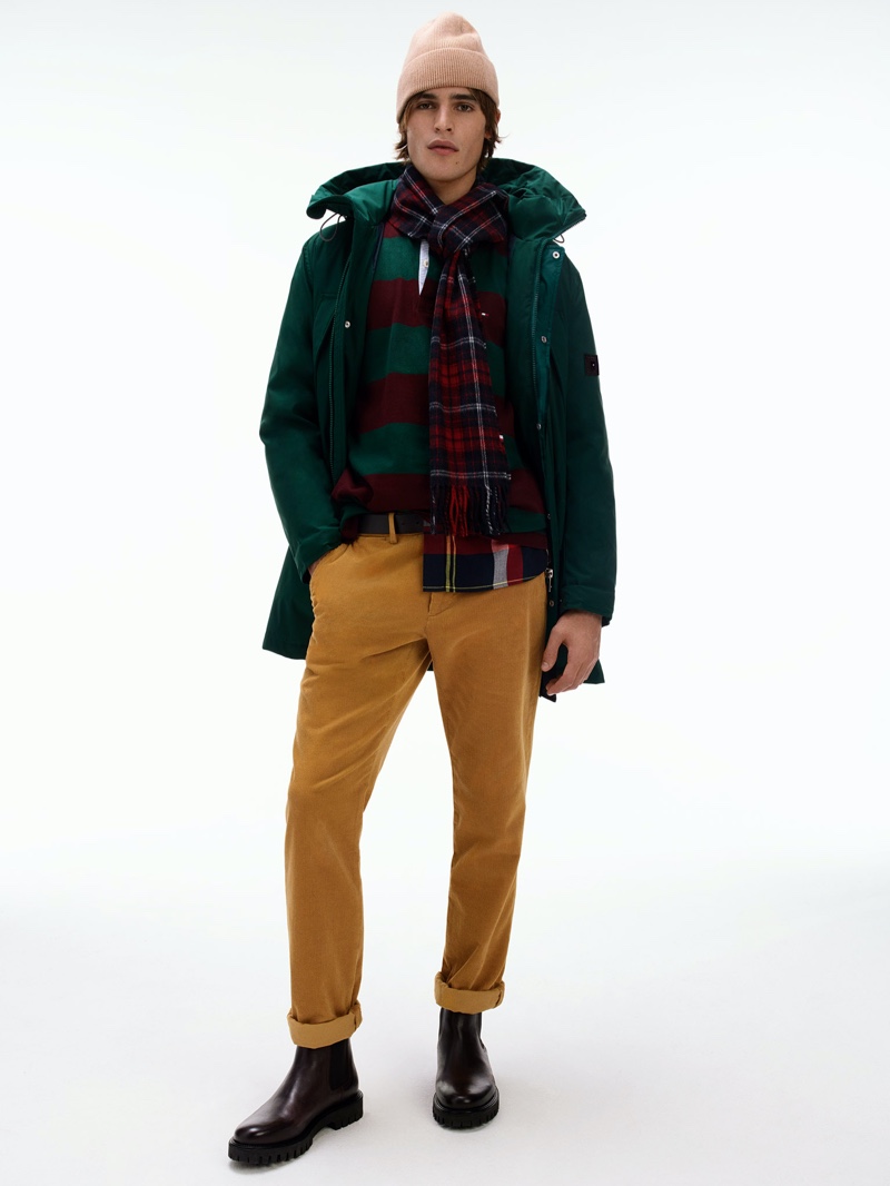 Dutch model Parker van Noord layers in fall-winter 2020 fashions from Tommy Hilfiger.