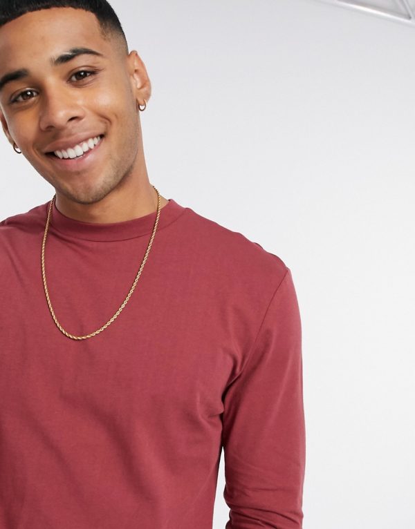 burgundy red t shirt