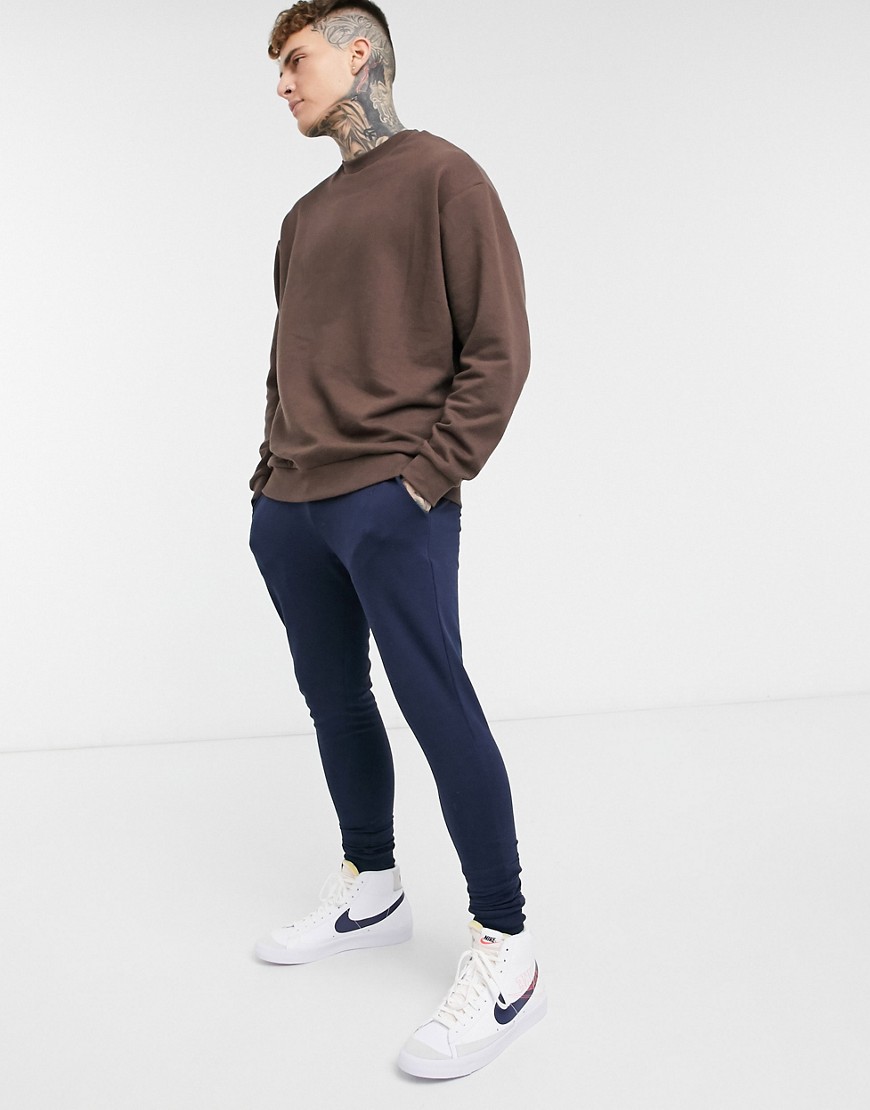 brown sweatshirt outfit men