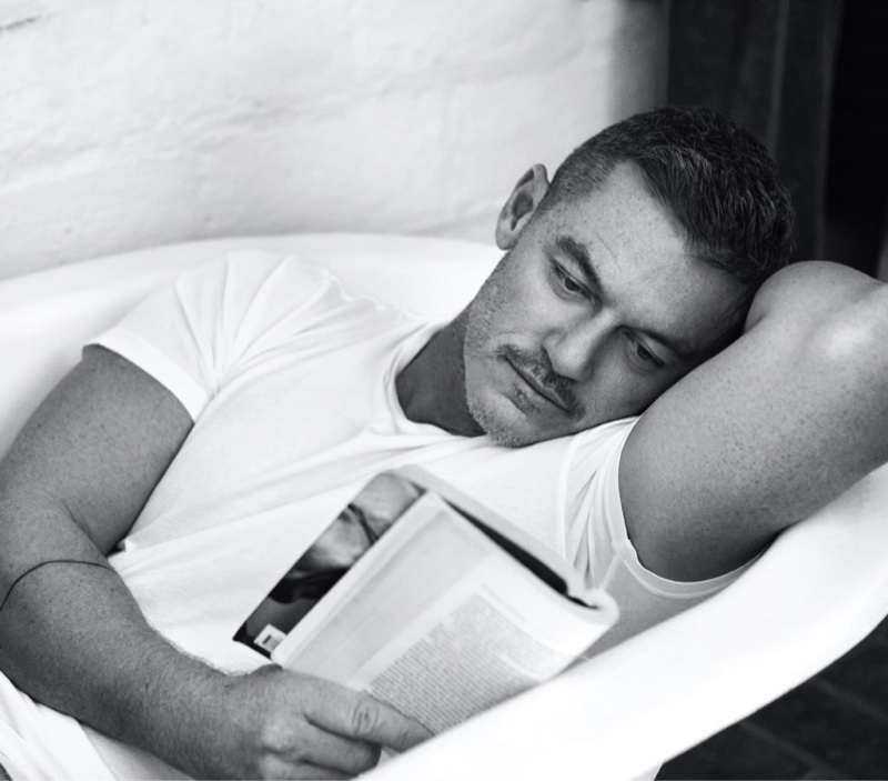 Relaxing, Luke Evans dons Todd Snyder's Made in L.A. jersey t-shirt in white. » Luke Evans Inspires in Todd Snyder Styles Relaxing, Luke Evans dons Todd Snyder's Made in L.A. jersey t-shirt in white.