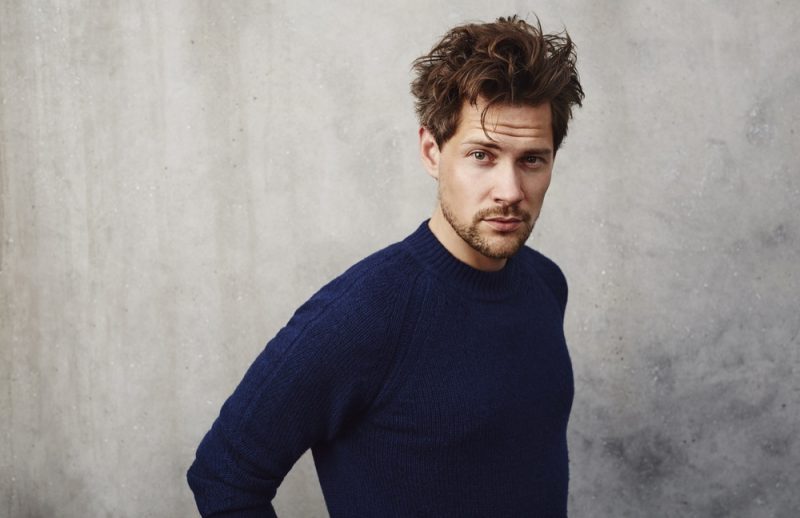Male Model Navy Sweater » What is a Cardigan? The Cardigan vs. Sweater Male Model Navy Sweater