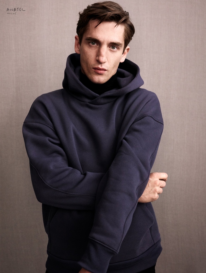 Anatol Modzelewski rocks a Zara Edition hoodie in navy.