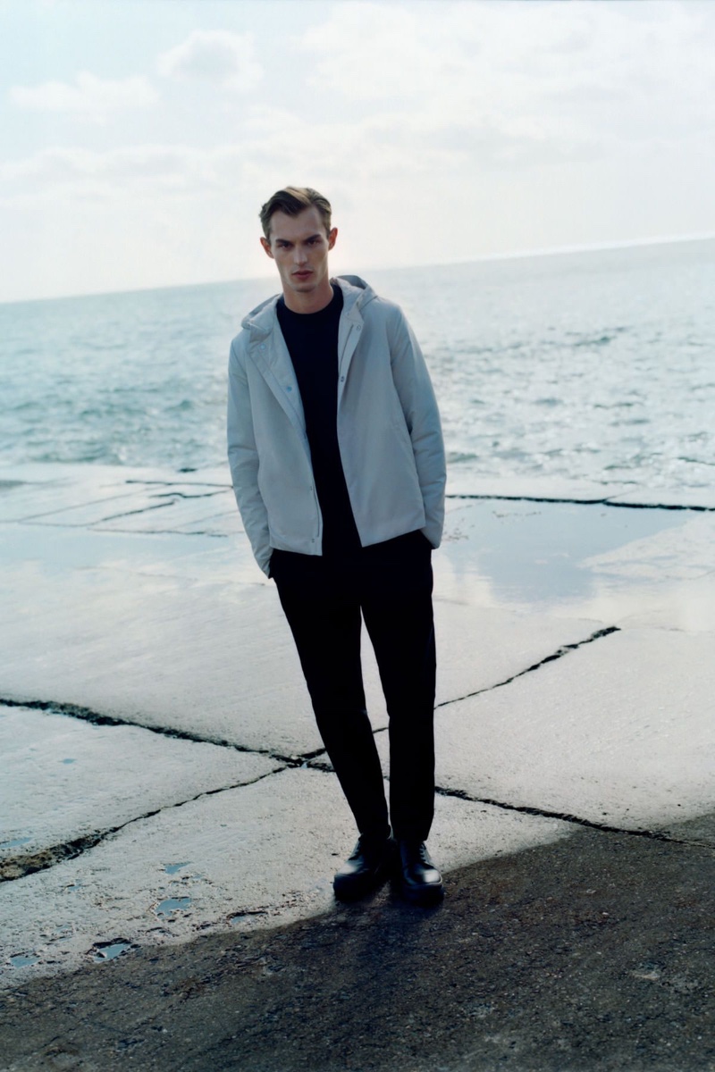Front and center, Kit Butler models a COS merino wool sweater with skinny stretch-cotton trousers, and oversized sole canvas sneakers. » Kit Reunites with COS in New Winter Garments Front and center, Kit Butler models a COS merino wool sweater with skinny stretch-cotton trousers, and oversized sole canvas sneakers.
