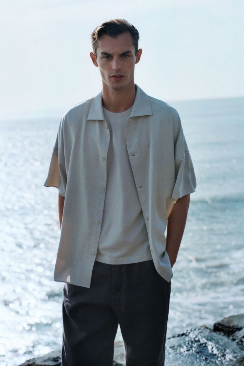 Making a case for modern proportions, Kit Butler wears one of COS's oversized short-sleeved shirts. » Kit Reunites with COS in New Winter Garments Making a case for modern proportions, Kit Butler wears one of COS's oversized short-sleeved shirts.