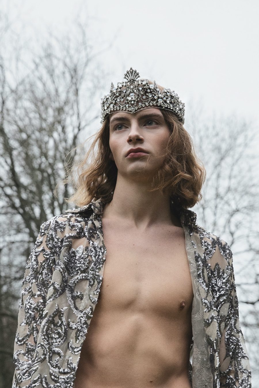 Leonard wears crown Caroline Svedbom and shirt LAZOSCHMIDL.