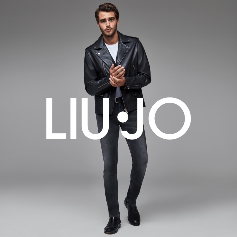 Rocking a leather biker jacket and skinny jeans, Pepe Barroso fronts Liu Jo Uomo's  fall-winter 2020 campaign.
